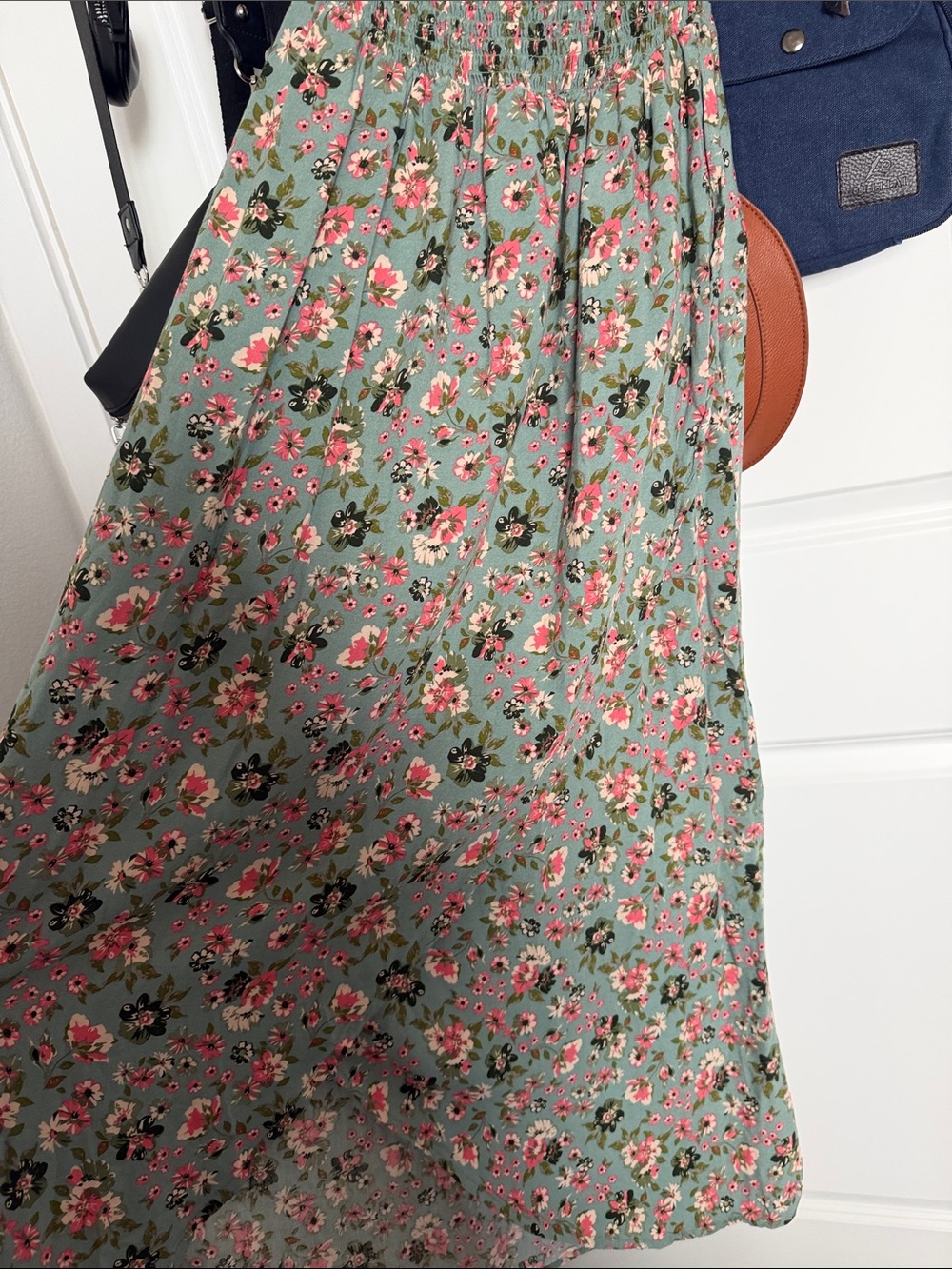Garage Expression Sage Floral Smocked Maxi Dress – Size S - Picture 7 of 7
